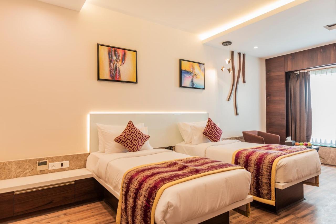 Hotel Park Elanza Coimbatore Bagian luar foto