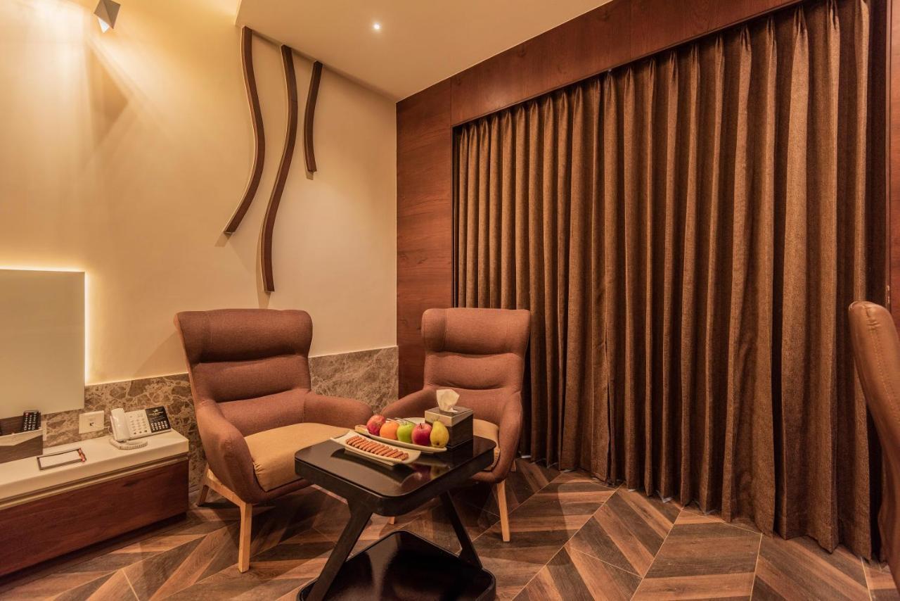 Hotel Park Elanza Coimbatore Bagian luar foto